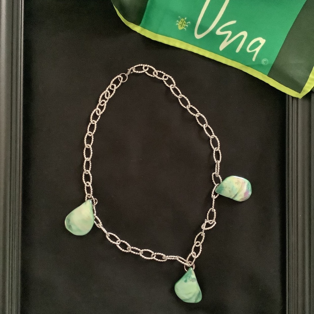 Green Shell Necklace - Picture 2 of 2